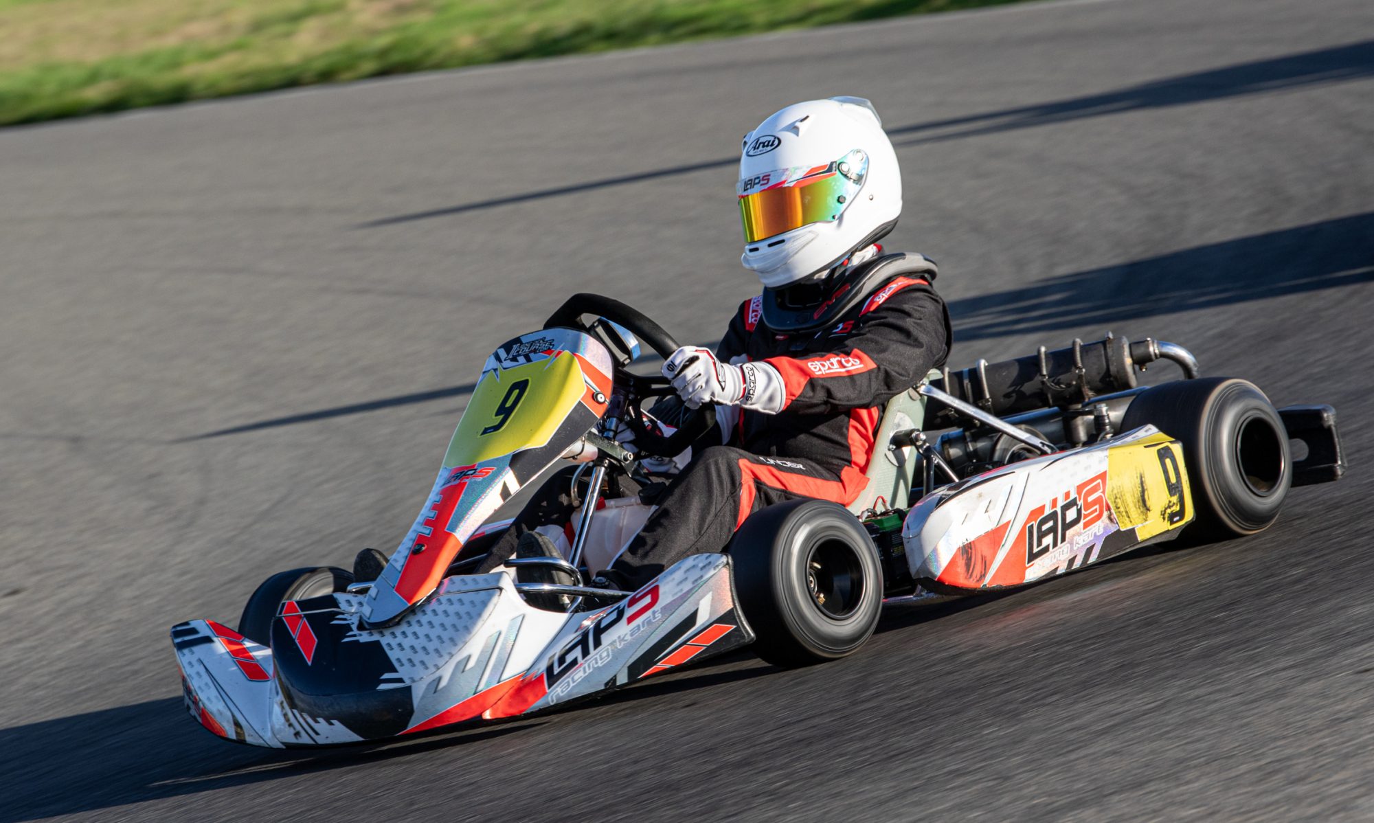 Alex sur le circuit de karting de Laval
