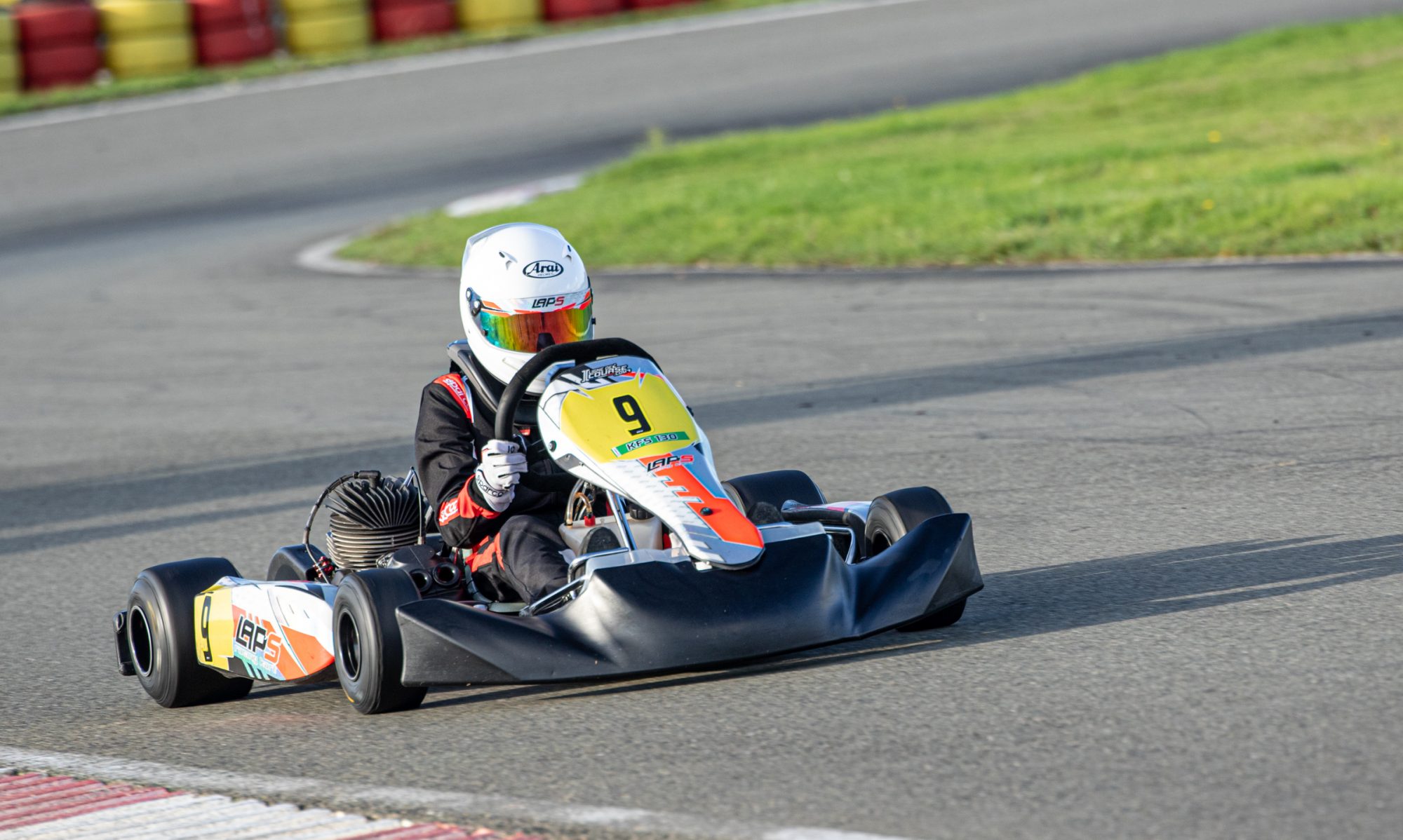 Alex sur le circuit de karting de Laval